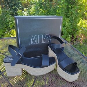 Mia black sandals size 10